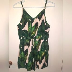 Shein bright green leaf design romper size medium excellent used condition
